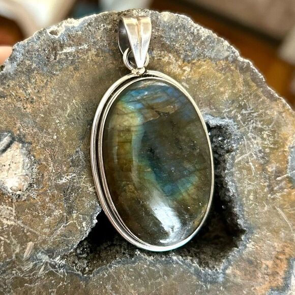 Sterling Silver Labradorite Large Oval Cabochon Pendant - Picture 4 of 7